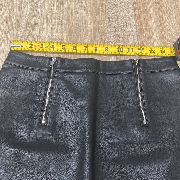 Zara Basic Black Faux Leather Mini Skirt with Zipper Detail - Size Small - Picture 6 of 7